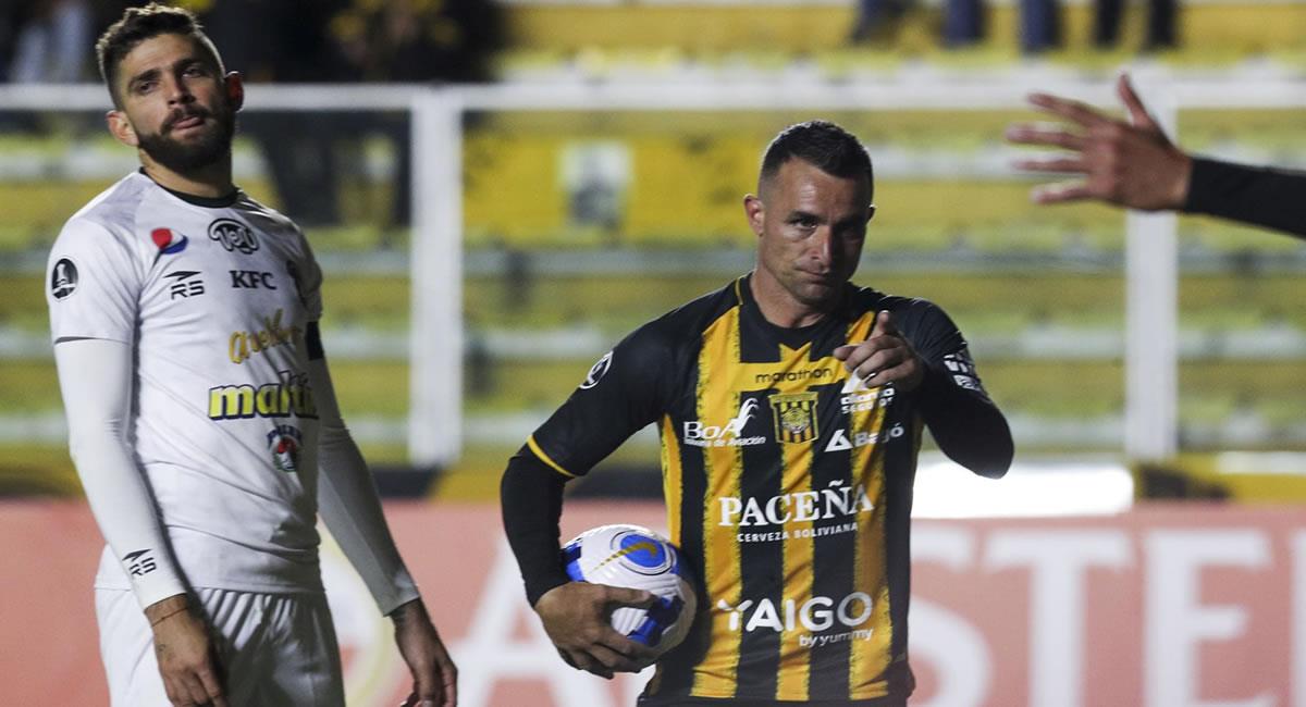 Martín Prost de The Strongest celebra un gol, en un partido de la Copa Libertadores. Foto: EFE