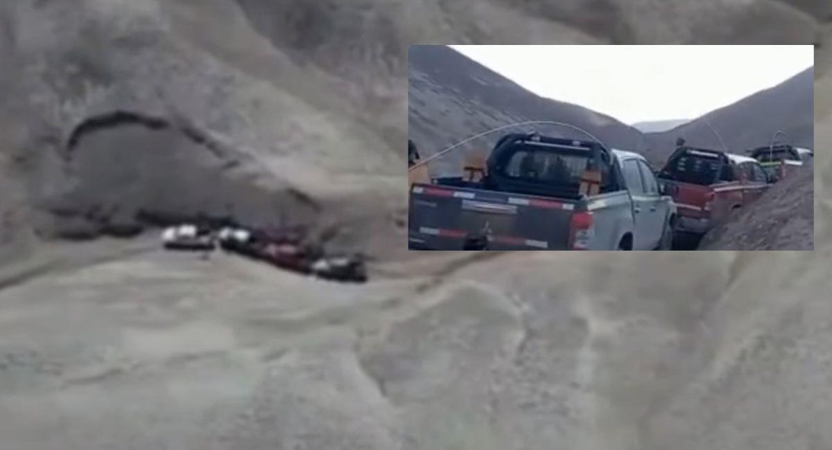 Autos robados en el desierto chileno visualizados desde helicópteros. Foto: Youtube