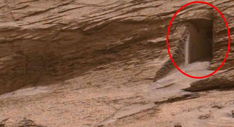 El Curiosity captó lo que parece ser una "puerta extraterrestre" en Marte