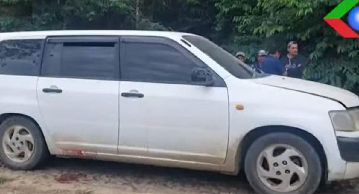 Vehículo en el que se encontró a las tres víctimas de asesinato en Ivirgarzama. Foto: Youtube