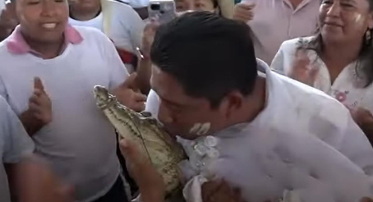 Un alcalde en México se casó con una caimán en un ritual milenario. Foto: Youtube Captura canal Primer Impacto