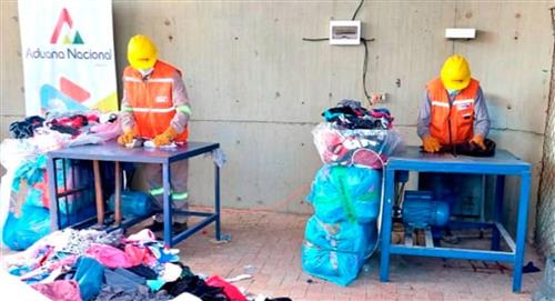 Aduana Nacional lleva a cabo subasta ecológica con restos de toneladas de ropa usada