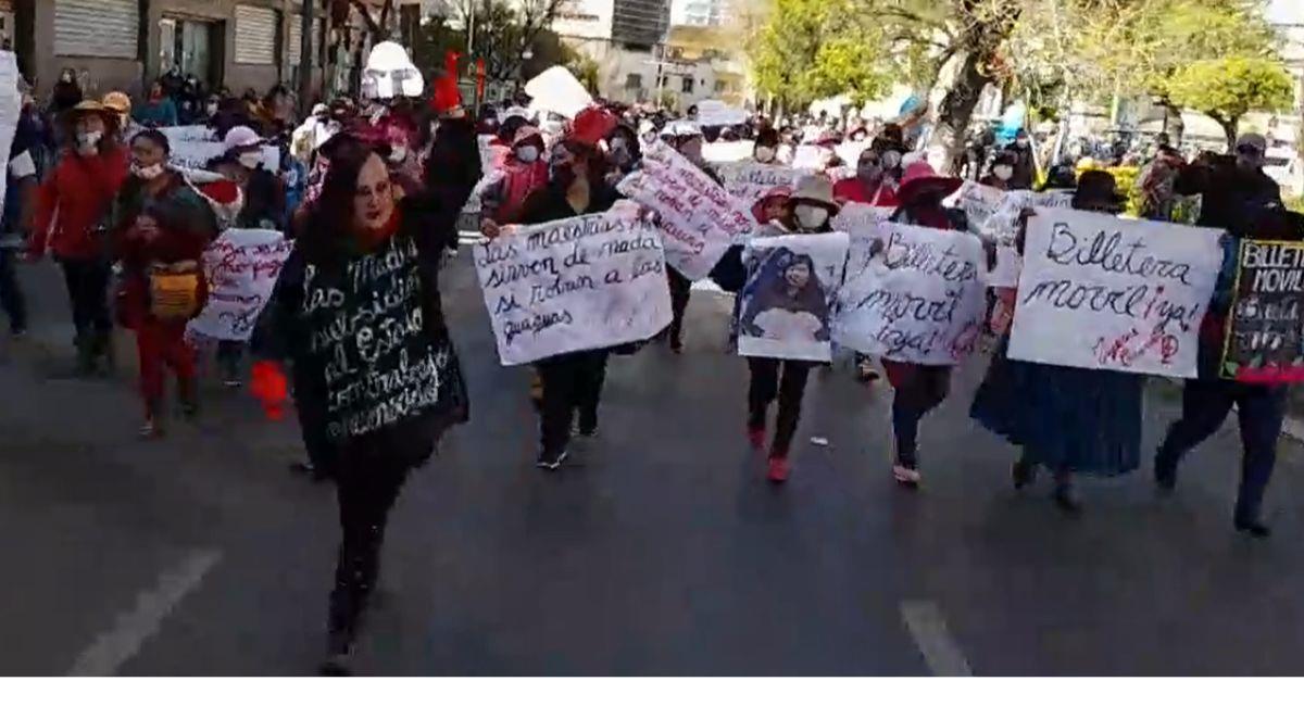 Marcha de mujeres con María Galindo. Foto: Facebook