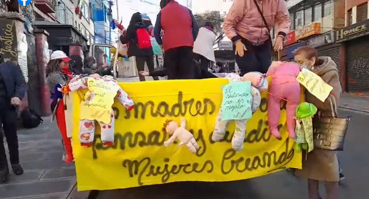 "Las madres sabemos pensar y decidir", dice el enunciado que acompañó la marcha de madres en la ciudad de La Paz. Foto: Facebook