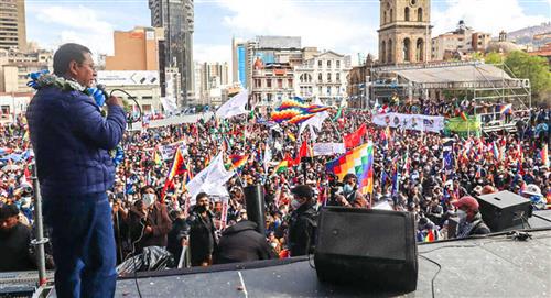 Luis Arce y David Choquehuanca participan de la marcha en defensa de su Gobierno