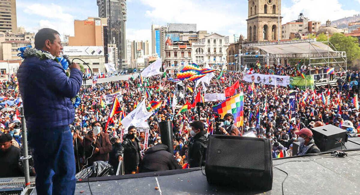 El presidente lidera la marcha con dirección a La Paz. Foto: ABI