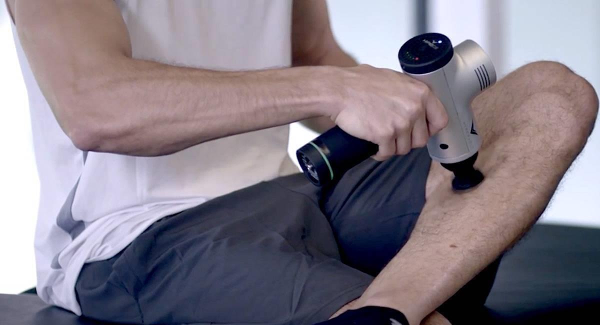 La pistola de masajes es usada incluso por expertos. Foto: Palabra del Runner