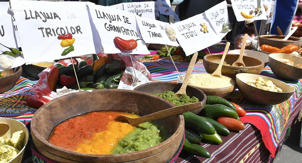 Tradicional llajua de Bolivia, una especie salsa picante, hecha de distintos ajíes y otras hierbas locales. Foto: EFE