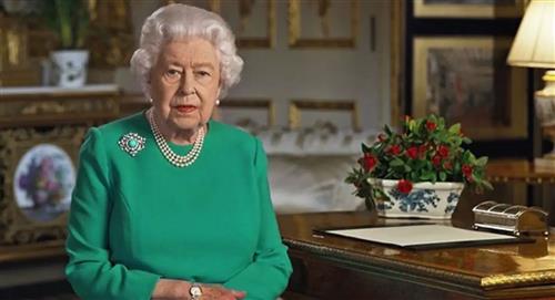 ¿Por qué la reina Isabel II tenía las manos negras?