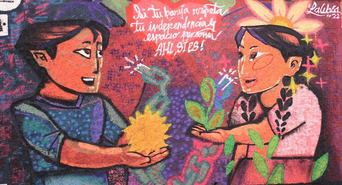 Mural con mensajes para evitar noviazgos violentos entre los jóvenes. Foto: EFE