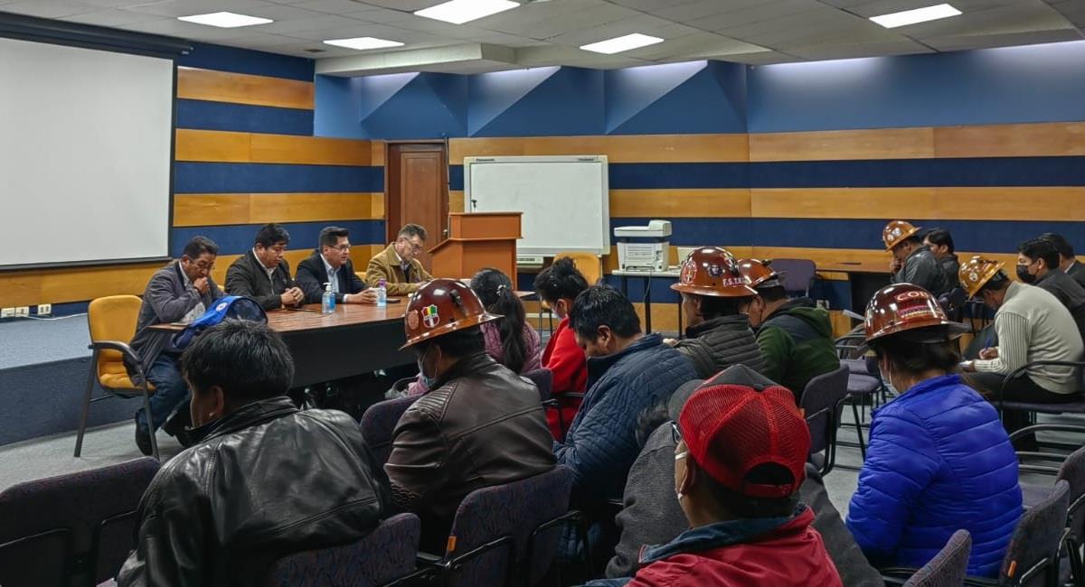 Los mineros de Colquiri levantaron las medidas de presión en carreteras y en la ciudad de La Paz. Foto: ABI