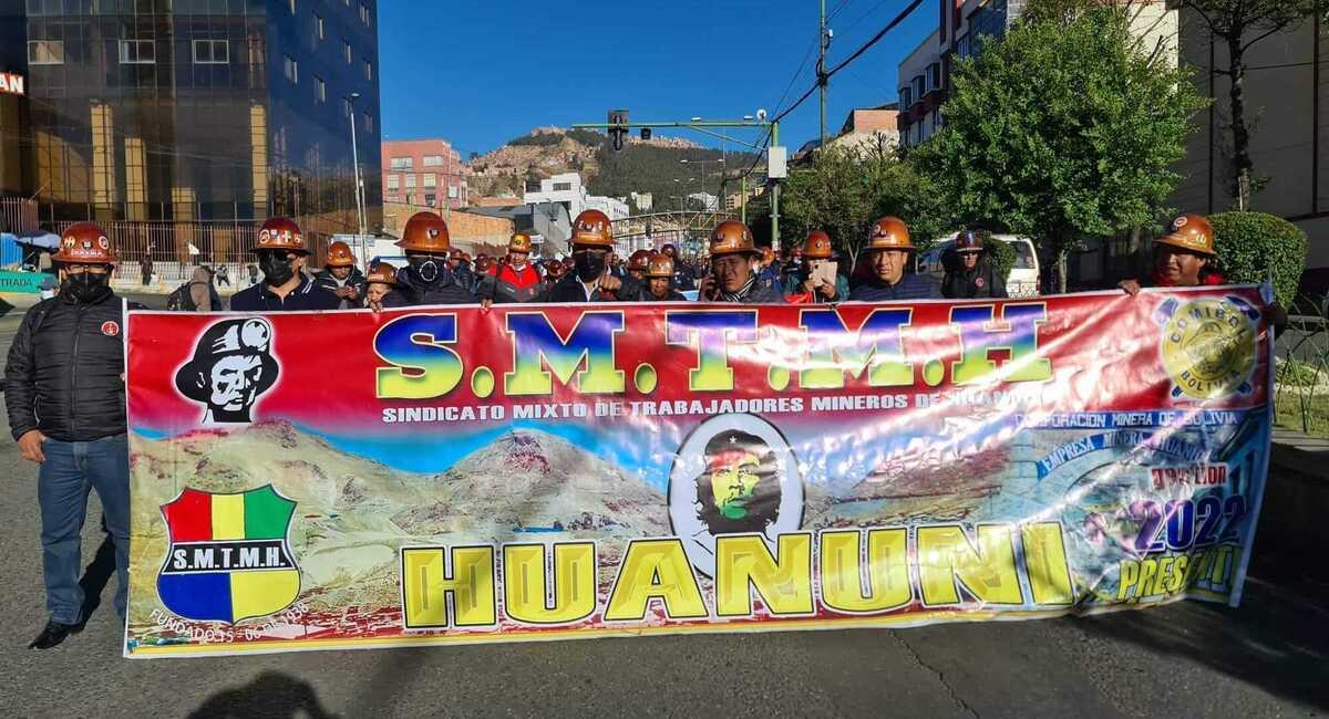 Los mineros llegaron hasta el centro de la ciudad. Foto: Facebook Radio Nacional de Huanuni