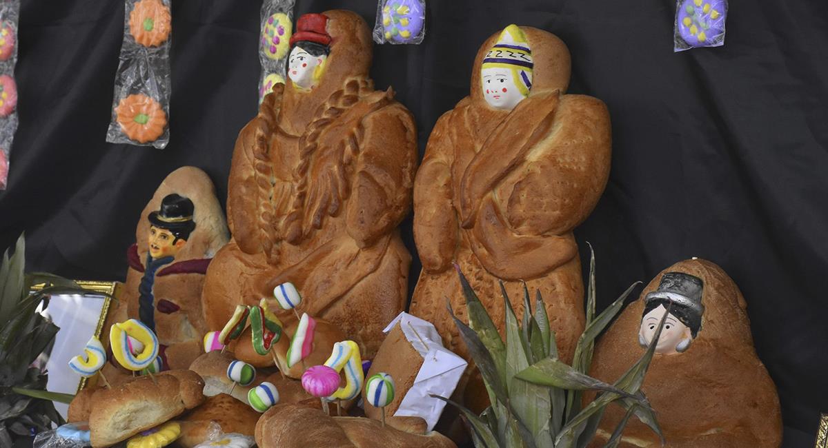Cientos de familias bolivianas dispusieron sus altares en la festividad de Todos Santos. Foto: EFE