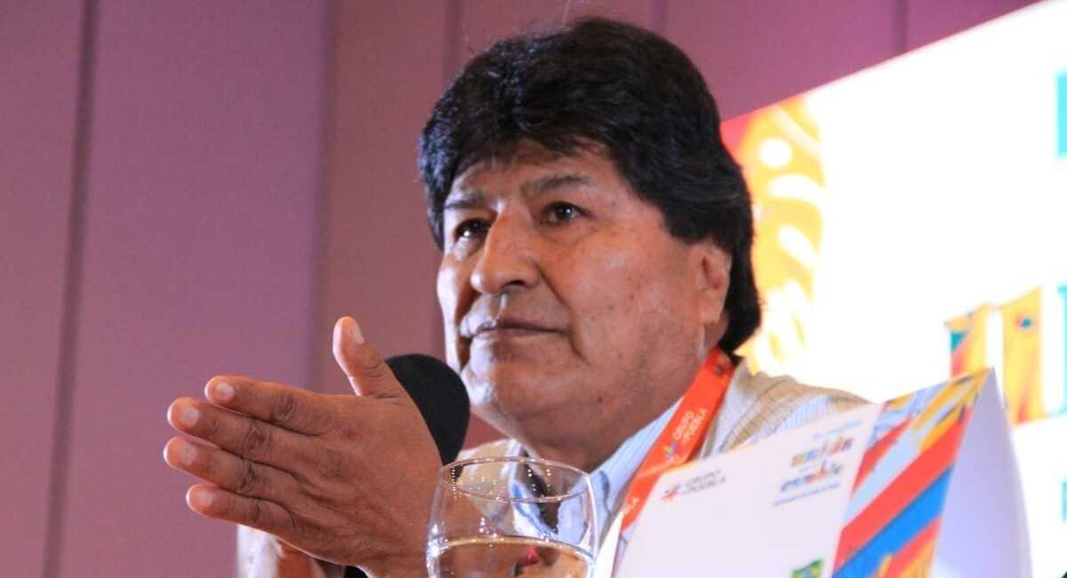La diputada hizo sus acusaciones contra Morales durante una conferencia de prensa. Foto: Facebook Evo Morales