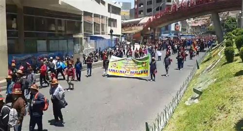 Mineros marchan en la urbe paceña en exigencia de la destitución del ministro de Minería