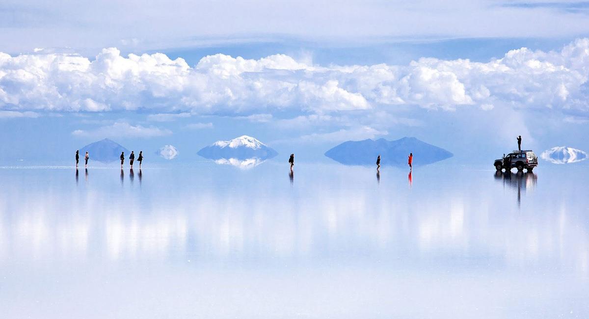 El Salar de Uyuni atrae más de 60.000 turistas al año, que quiere conocer el salar más grande del mundo. Foto: Twitter @OscarRalPrada2