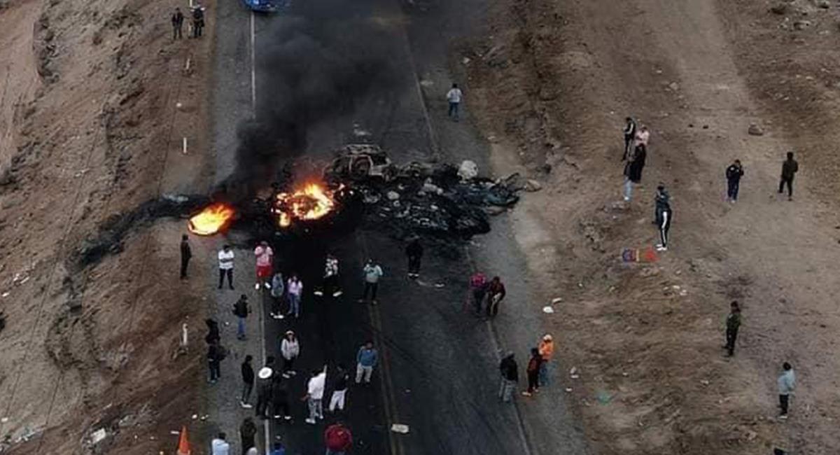 Los transportistas y viajeros quedaron varados en las carreteras de Perú, por los conflictos sociales. Foto: Twitter @PattyChirinosVe