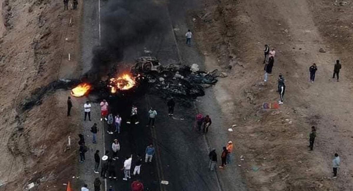 Transportistas y viajeros quedaron varados en las carreteras de Perú, por los conflictos sociales. Foto: Twitter @PattyChirinosVe