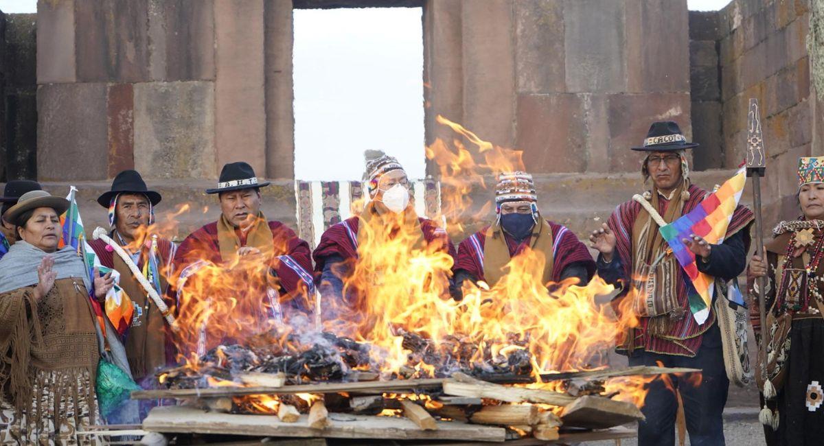La ceremonia estuvo liderada por los sabios aimaras. Foto: EFE
