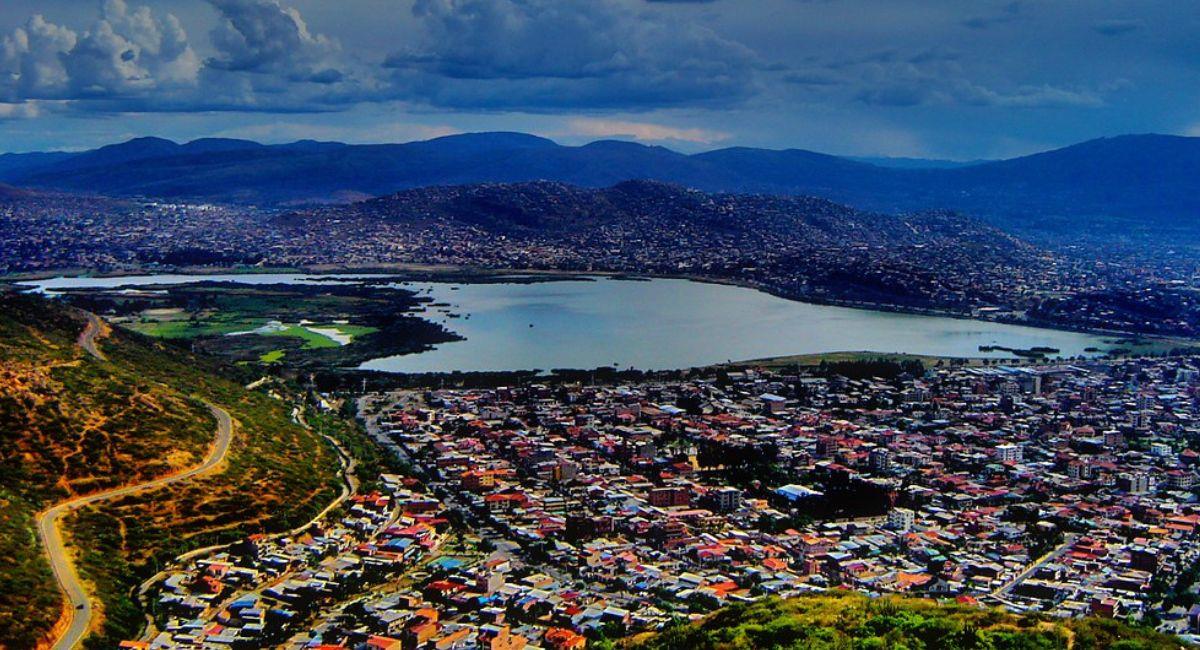 Autoridades de Cochabamba aseguran que deberán dragar la laguna de Alalay. Foto: Twitter @Flickr