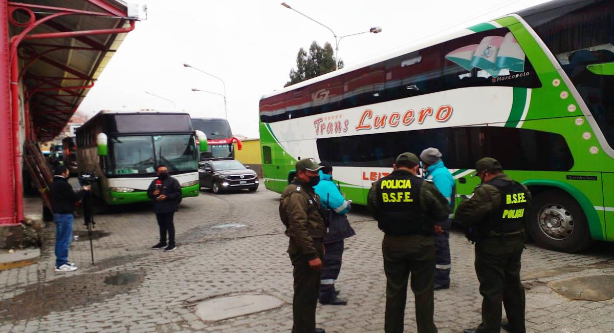 Autoridades de los terminales de buses confirmaron que las salidas desde y hacia Santa Cruz, siguen "suspendidas". Foto: ABI