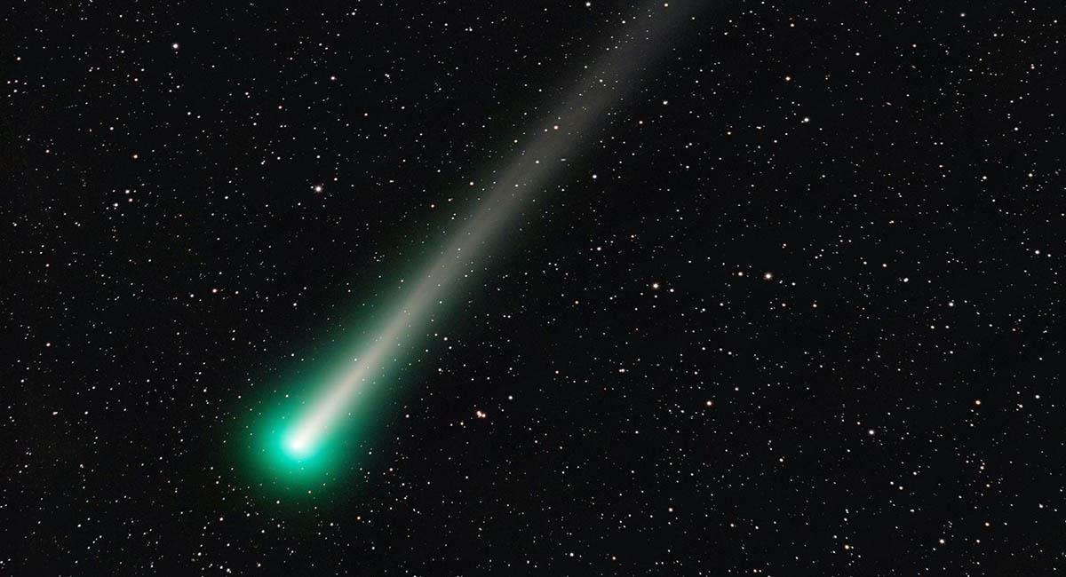 Desde la primera hora del amanecer se podrá visualizar el destello verde del cometa. Foto: Twitter @Fran_Pou_