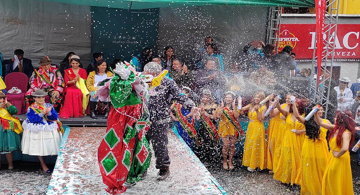 El Carnaval Chapaco 2023 tendrá su tradicional "Fiesta de Comadres" este jueves 16 de febrero. Foto: Twitter @Mason_Strod