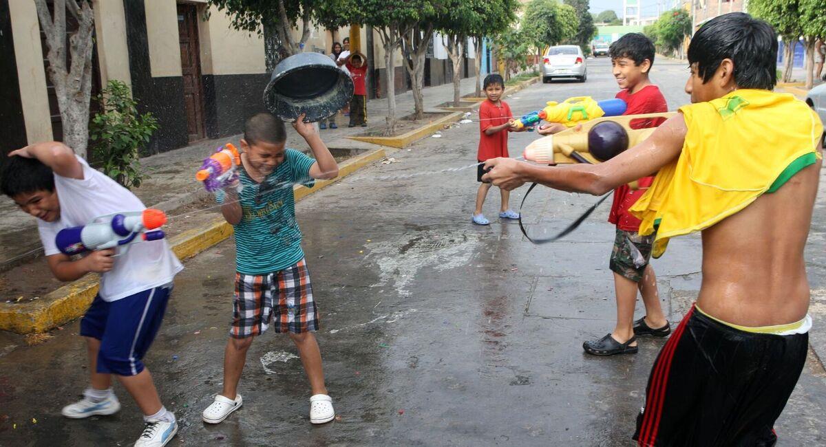 De igual manera en todo el país está prohibido el uso de agua durante el carnaval. Foto: Andina