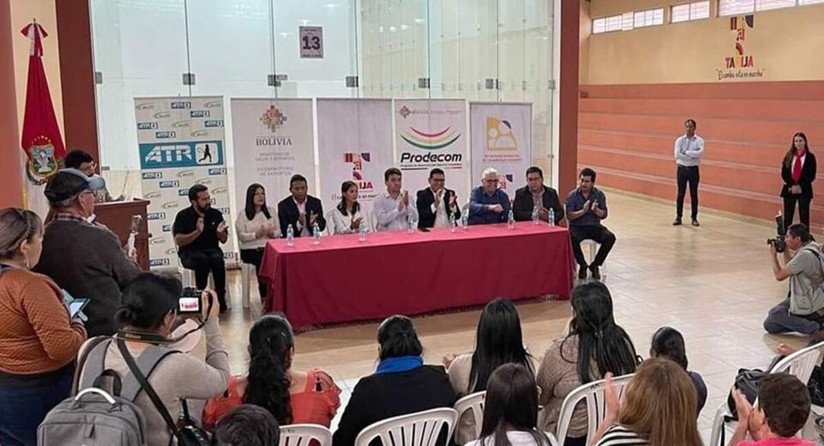 Las autoridades anunciaron que tras postular a Bolivia de logró que el país sea sede del Mundial de Ráquetbol. Foto: Facebook Ministerio de Salud y Deportes