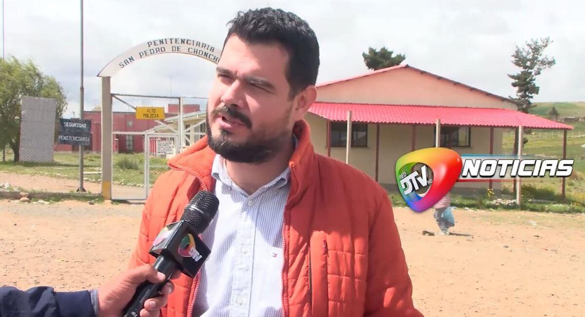 El abogado de la gobernación cruceña, Efraín Suárez, informó acerca de la aprobación de la norma. Foto: Captura DTV