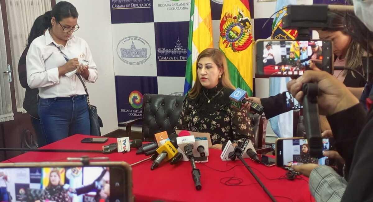 La suspensión se da luego de que los periodistas mostraran su molestia por el artículo 'mordaza'. Foto: Facebook Brigada Parlamentaria de Cochabamba