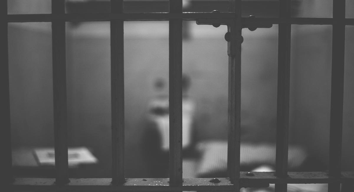 Benito Coronado R. deberá cumplir su condena en la carceleta de Tarabuco. Foto: Pixabay