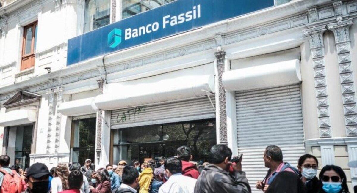 Los altos ejecutivos del Banco Fassil fueron aprehendidos por presuntamente cometer delitos financieros. Foto: Facebook Palenque TV