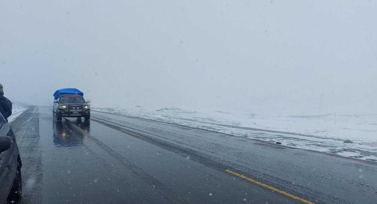 Autoridades reportan intensas nevadas en la carretera a los Yungas de La Paz. Foto: Facebook TELE 15 Caranavi