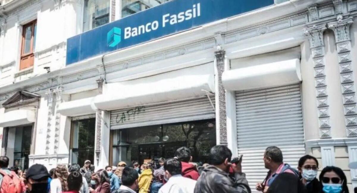 Los clientes de Fassil podrán acceder a la web para conocer a que banco fueron transferidos. Foto: Facebook Palenque Tv