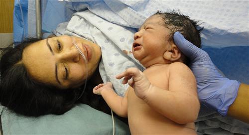 La leche materna es esencial para activar el corazón del recién nacido dicen los expertos 