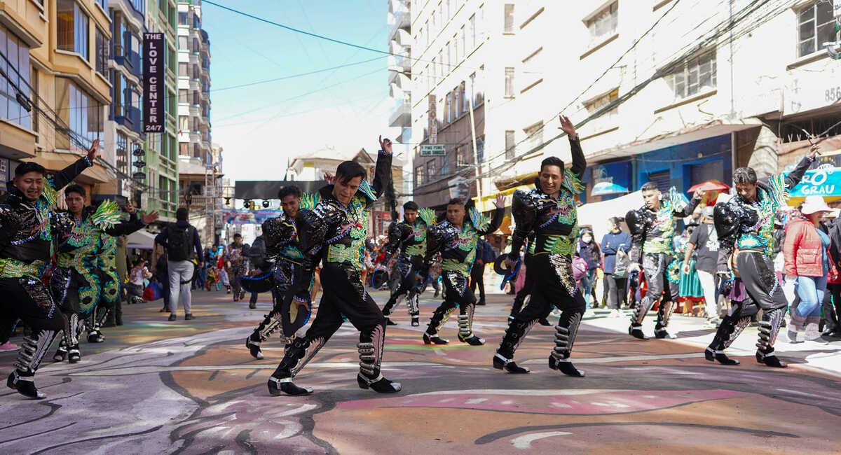 Se implementó un reglamento que prohíbe la alteración del traje oficial de cada danza y el consumo de alcohol. Foto: Facebook La Paz Culturas