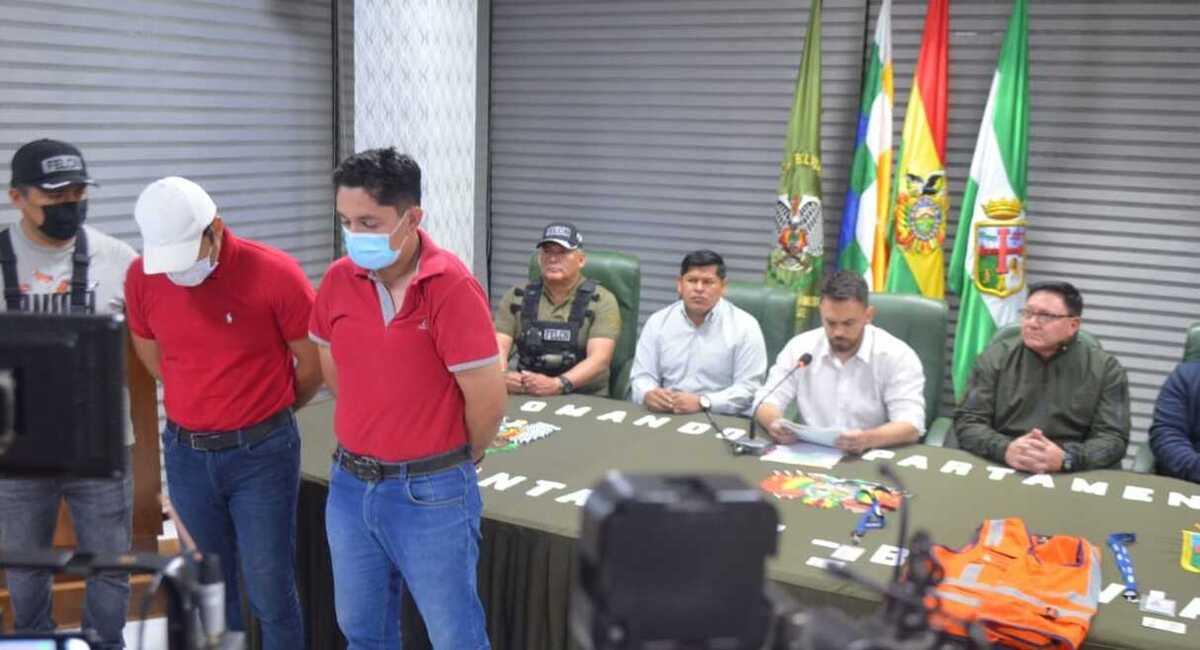 Los funcionarios implicados fueron identificados como Diego V. y Freddy Ch. Foto: Facebook Ministerio de Gobierno