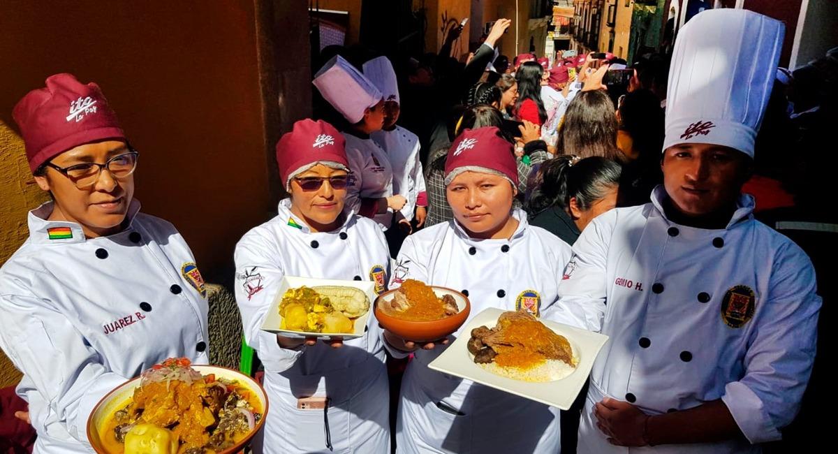 Este evento es organizado por la Asociación Boliviana de Chefs, en el marco de las Fiestas Julias. Foto: ABI