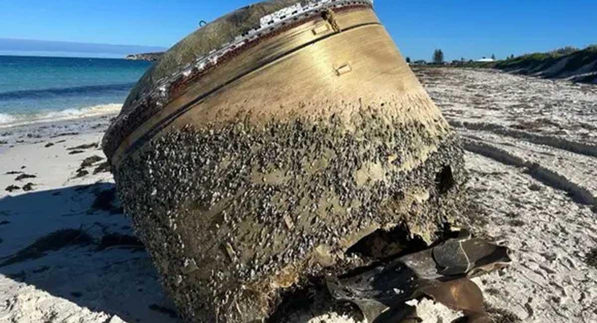 El objeto "brillante" apareció en una playa remota de Perth, Australia. Foto: Twitter Captura @futuro_360