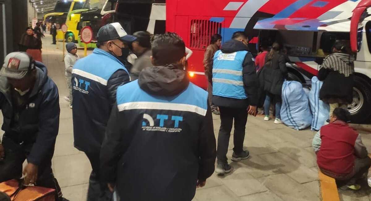 La denuncia se realizó la madrugada del lunes, por los pasajeros que viajaban de Cochabamba a La Paz. Foto: Facebook ATT