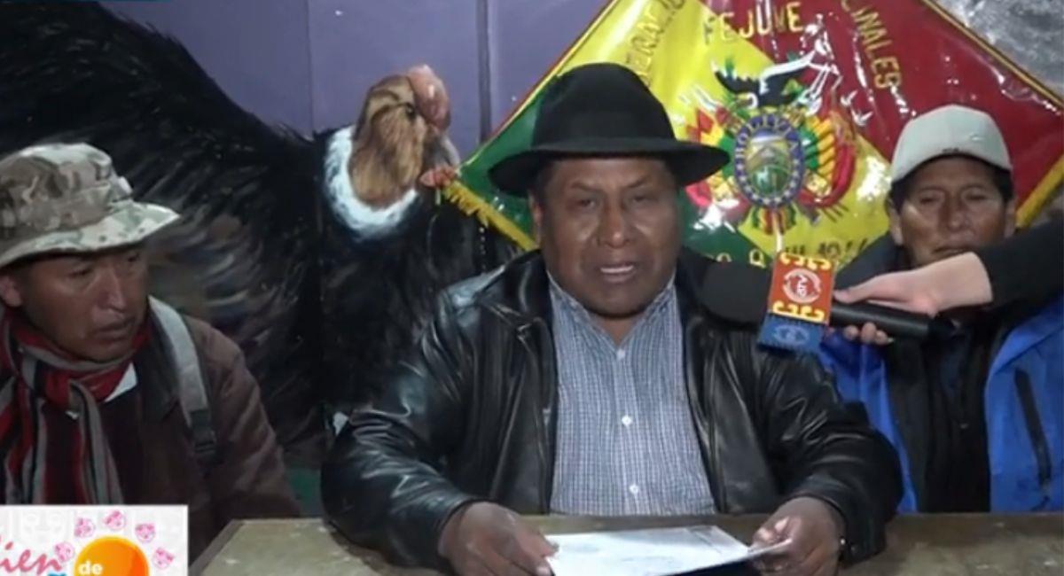 La Federación Andina de Choferes exige el incremento del pasaje de Bs. 1 a Bs. 1,50. Foto: Captura Bolivia Tv