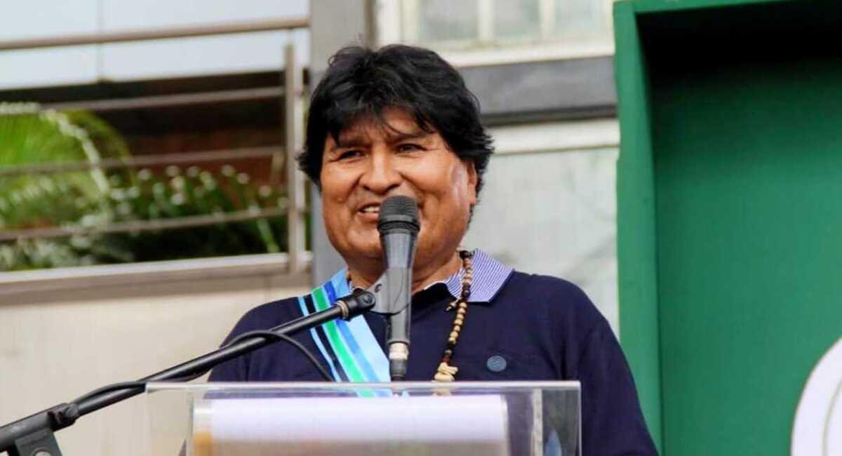 Evo también recibió apoyo de parte de legisladores ‘evistas’, entre ellos el senador Leonardo Loza. Foto: Facebook Evo Morales Ayma