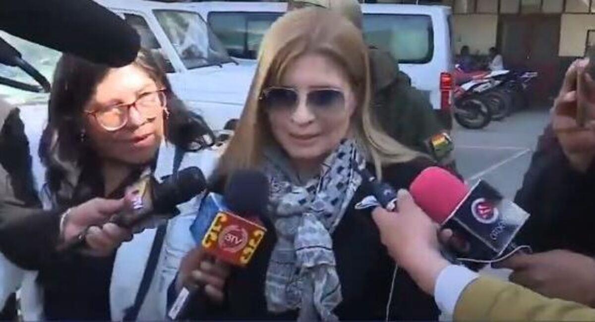 Este jueves se determinará si Elizabeth J. A. se defenderá en libertad o no. Foto: Captura Bolivia Tv