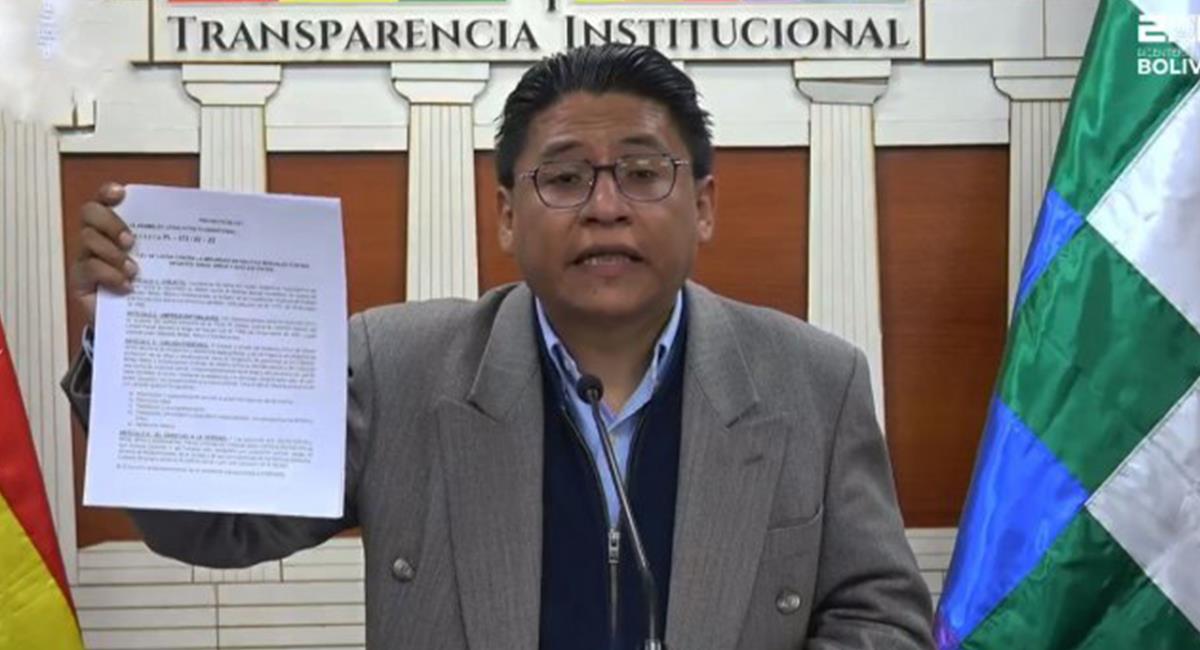 El ministro de Justicia, Iván Lima, difundió la lista de los legisladores que no aprobaron la ley de protección. Foto: Twitter Captura @TinformasBo