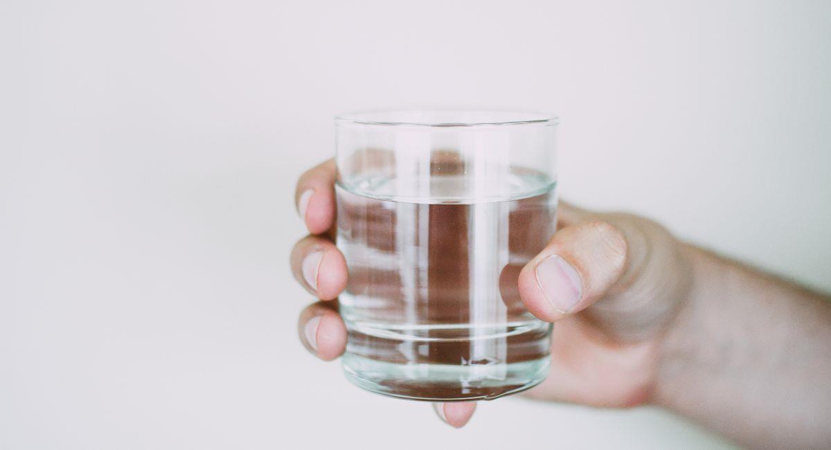En el informe se detallan los riesgos de consumir agua del grifo sin hervir. Foto: Pexels