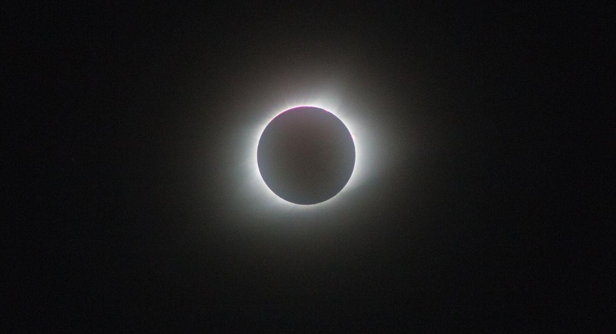 Existen maneras de ver el eclipse, entre ellas y la más segura es verla a través de alguna plataforma en internet. Foto: Pexels