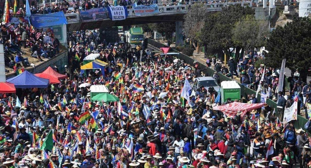 Para garantizar la seguridad de la población se desplegaron 2.113 policías. Foto: Facebook UPEA El Alto