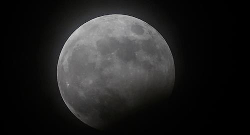 ¿Cuál es la verdadera edad de la Luna? 