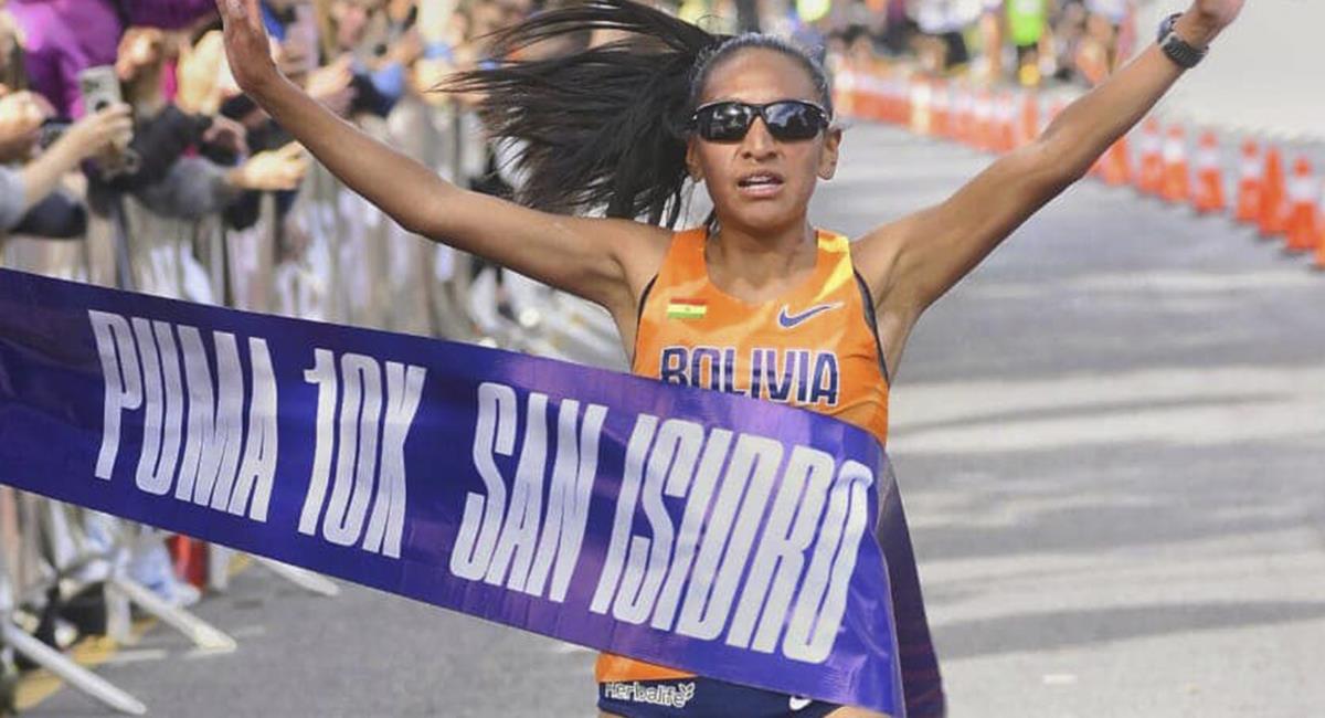 La fondista paceña Jhoselyn Camargo logró superar el récord nacional tras completar 10K en 33 minutos y 40 segundos. Foto: Facebook Jhoselyn Camargo Aliaga